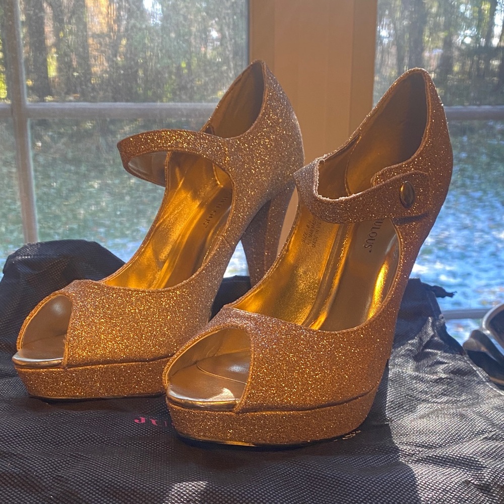 Elegant Gold Glitter Peep-Toe Heels